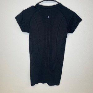 Lululemon workout shirt